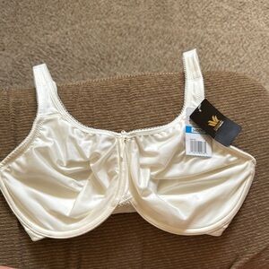 Wacoal Cream Full Coverage Bra with Wide Straps
